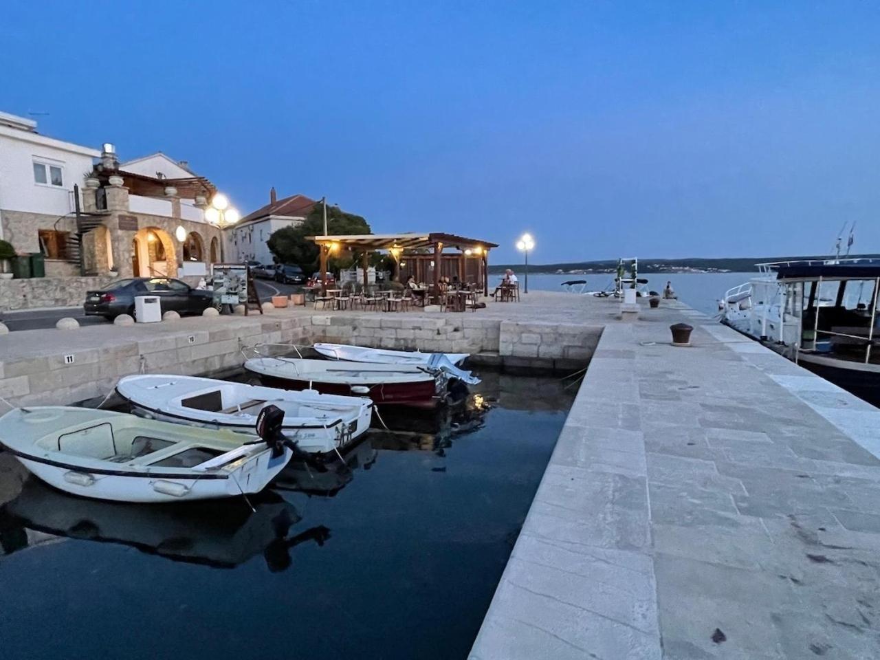 Exklusive Ferienwohnung mit Bootsanleger für Motorboote bis 8m Maslenica Exterior foto