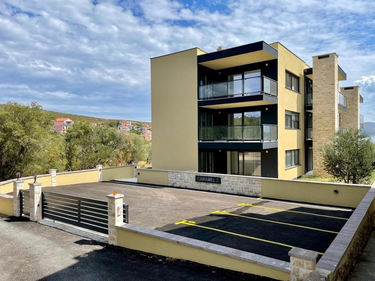 Exklusive Ferienwohnung mit Bootsanleger für Motorboote bis 8m Maslenica Exterior foto